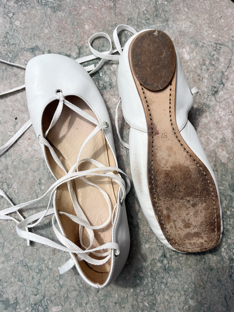 Ballerinas white